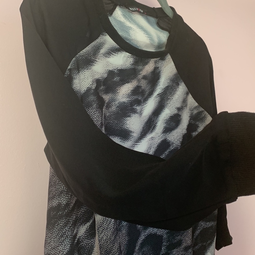 Three quarter white black grey top blouse sport chic animal snake tiger leopard